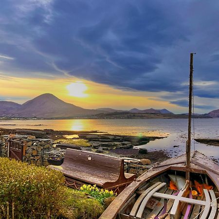 Carnmhor, Isle Of Skye - Stunning 242 Year Old Cottage On Its Own Sea Shore! Breakish Extérieur photo