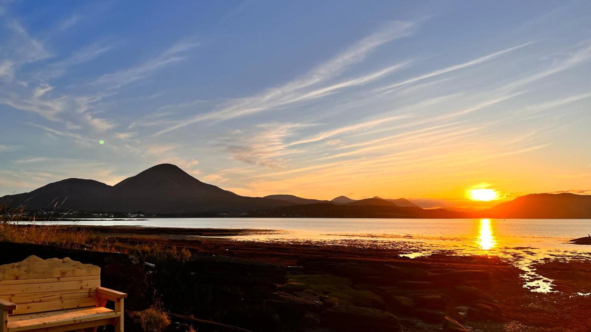 Carnmhor, Isle Of Skye - Stunning 242 Year Old Cottage On Its Own Sea Shore! Breakish Extérieur photo