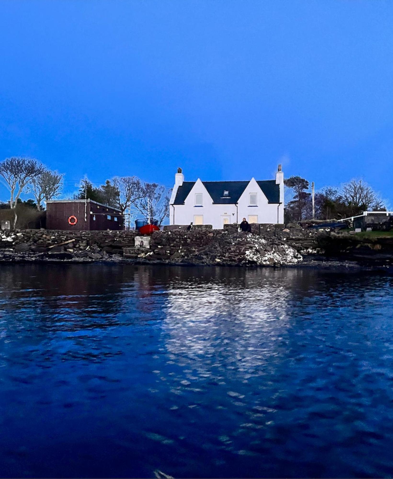 Carnmhor, Isle Of Skye - Stunning 242 Year Old Cottage On Its Own Sea Shore! Breakish Extérieur photo