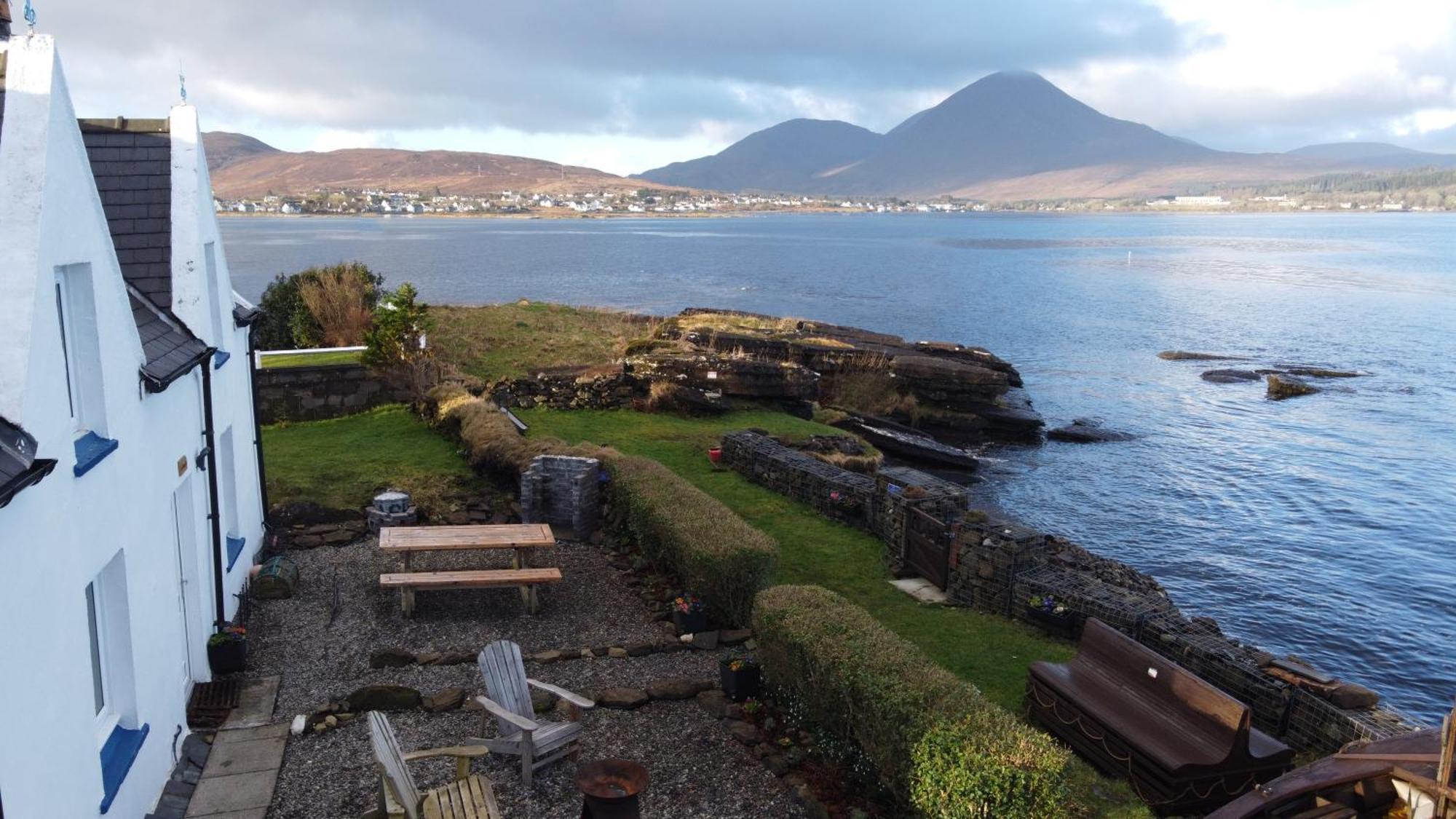 Carnmhor, Isle Of Skye - Stunning 242 Year Old Cottage On Its Own Sea Shore! Breakish Extérieur photo