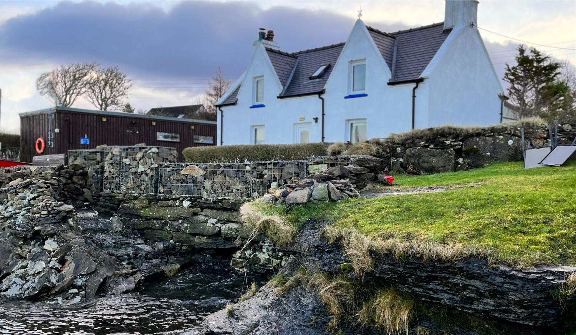 Carnmhor, Isle Of Skye - Stunning 242 Year Old Cottage On Its Own Sea Shore! Breakish Extérieur photo