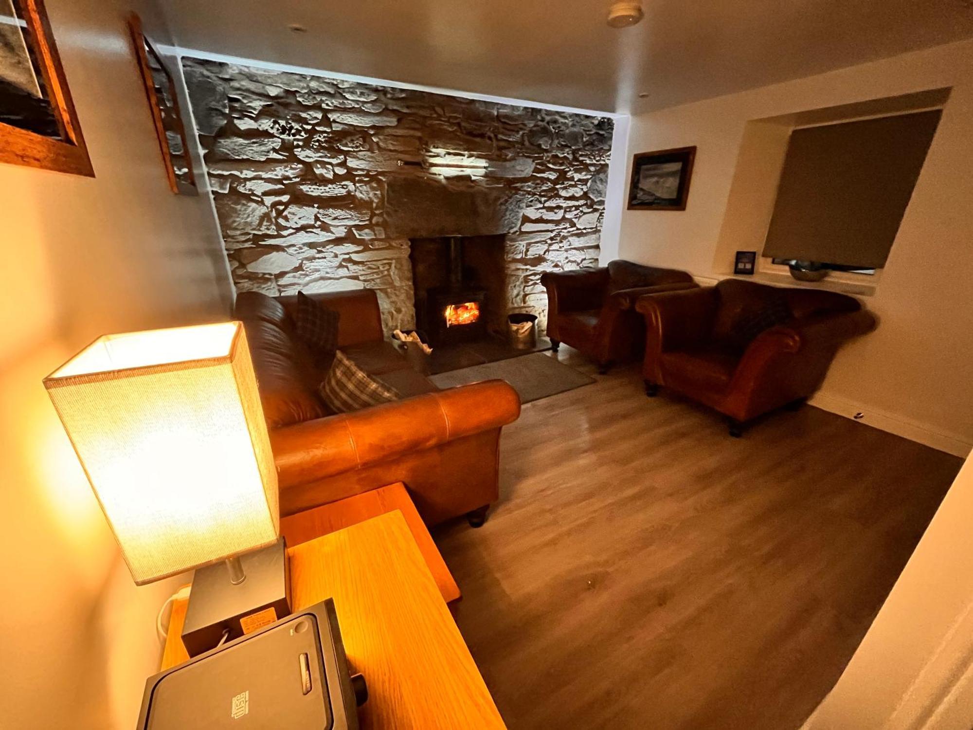 Carnmhor, Isle Of Skye - Stunning 242 Year Old Cottage On Its Own Sea Shore! Breakish Extérieur photo