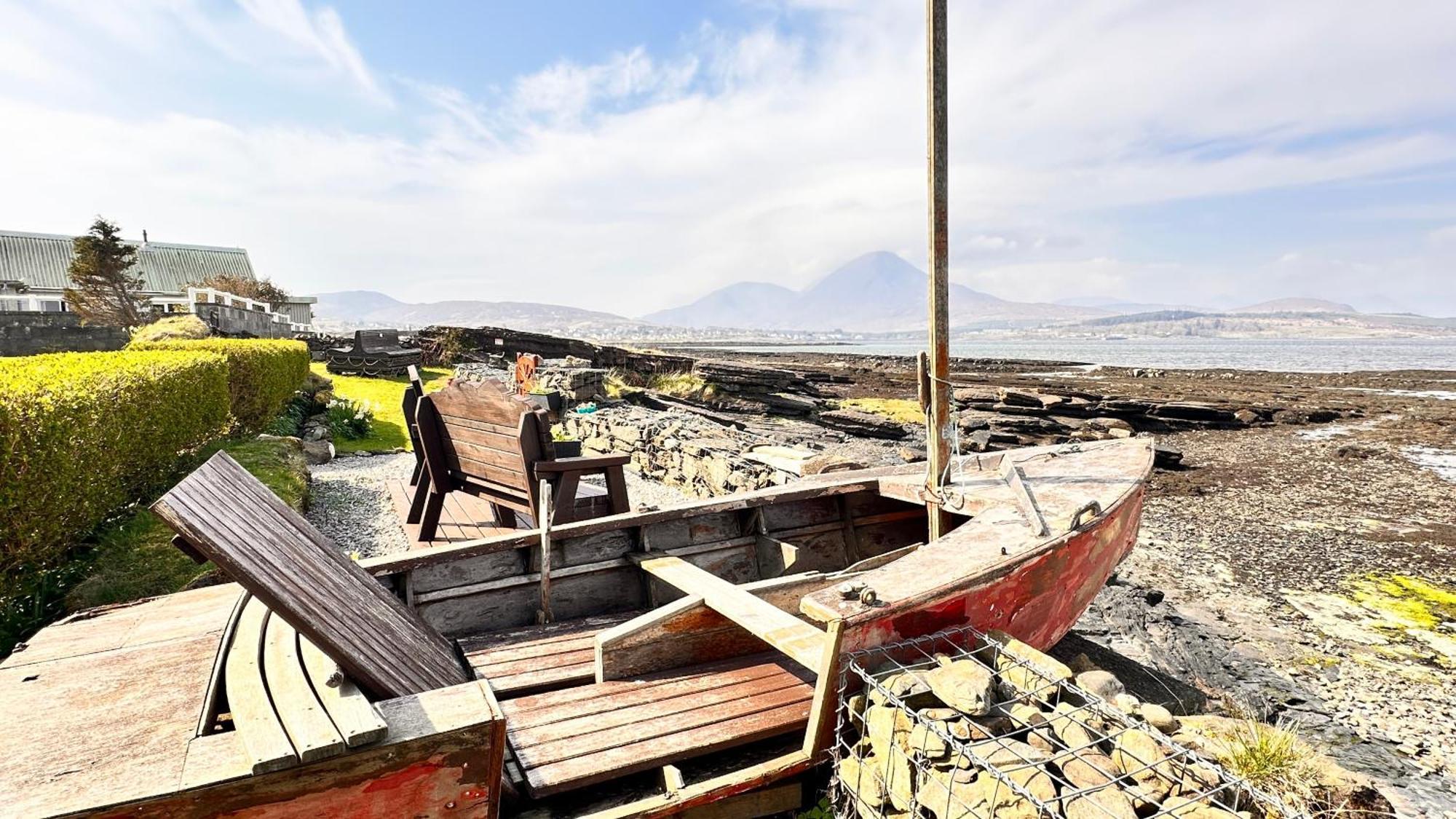 Carnmhor, Isle Of Skye - Stunning 242 Year Old Cottage On Its Own Sea Shore! Breakish Extérieur photo