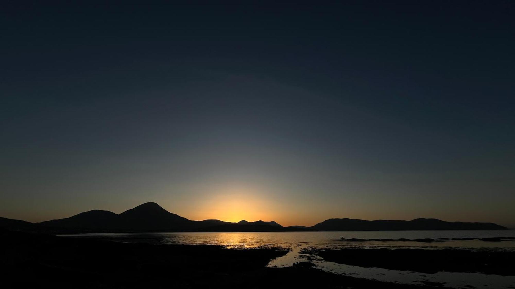 Carnmhor, Isle Of Skye - Stunning 242 Year Old Cottage On Its Own Sea Shore! Breakish Extérieur photo