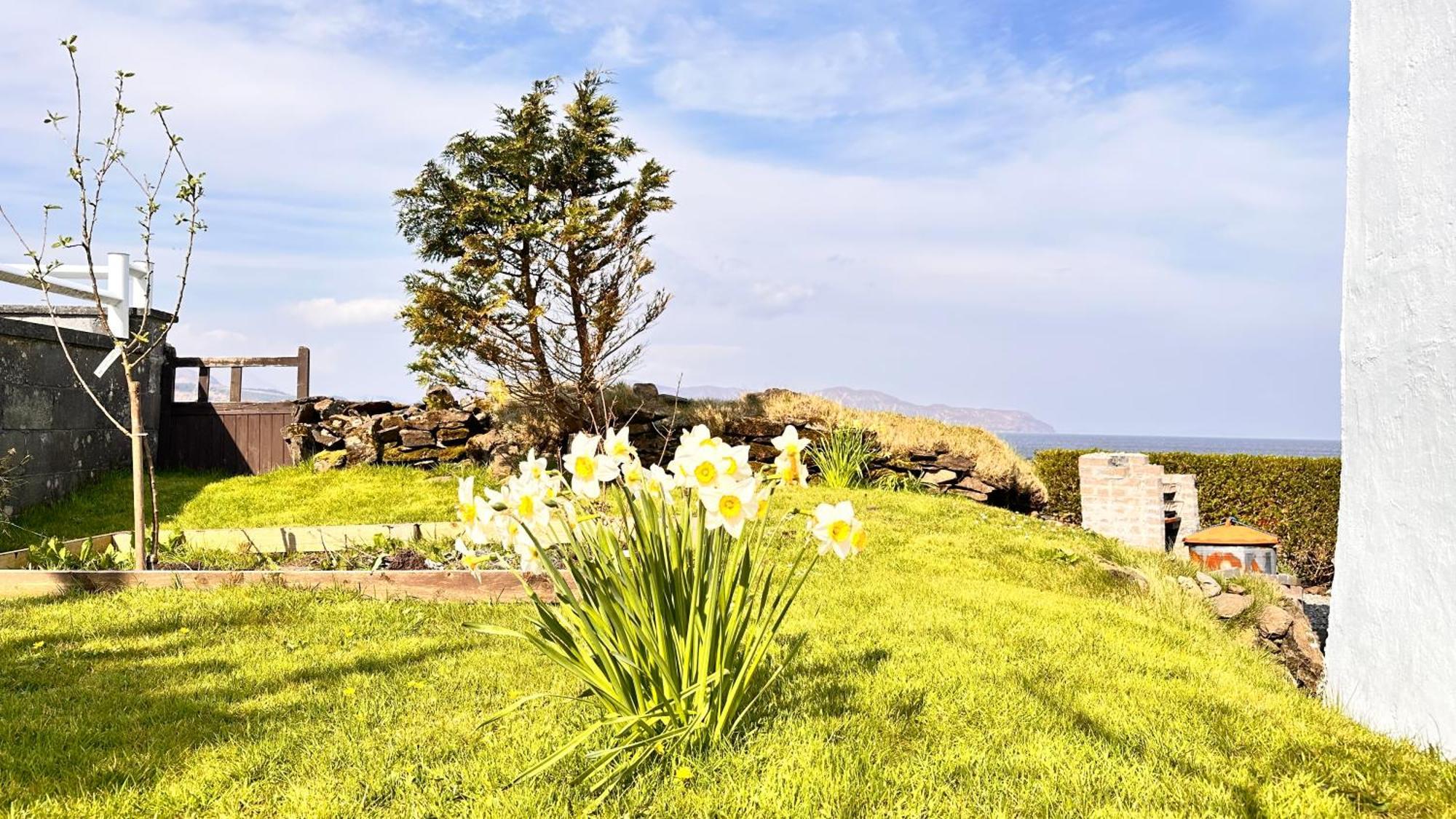 Carnmhor, Isle Of Skye - Stunning 242 Year Old Cottage On Its Own Sea Shore! Breakish Extérieur photo