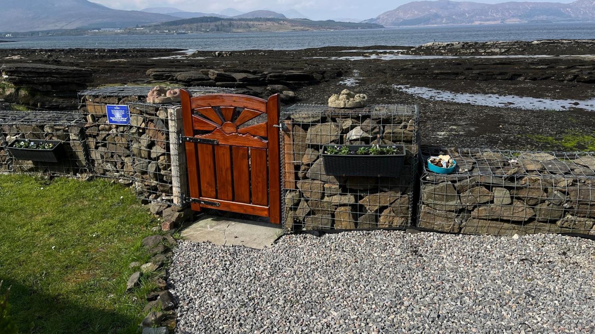 Carnmhor, Isle Of Skye - Stunning 242 Year Old Cottage On Its Own Sea Shore! Breakish Extérieur photo