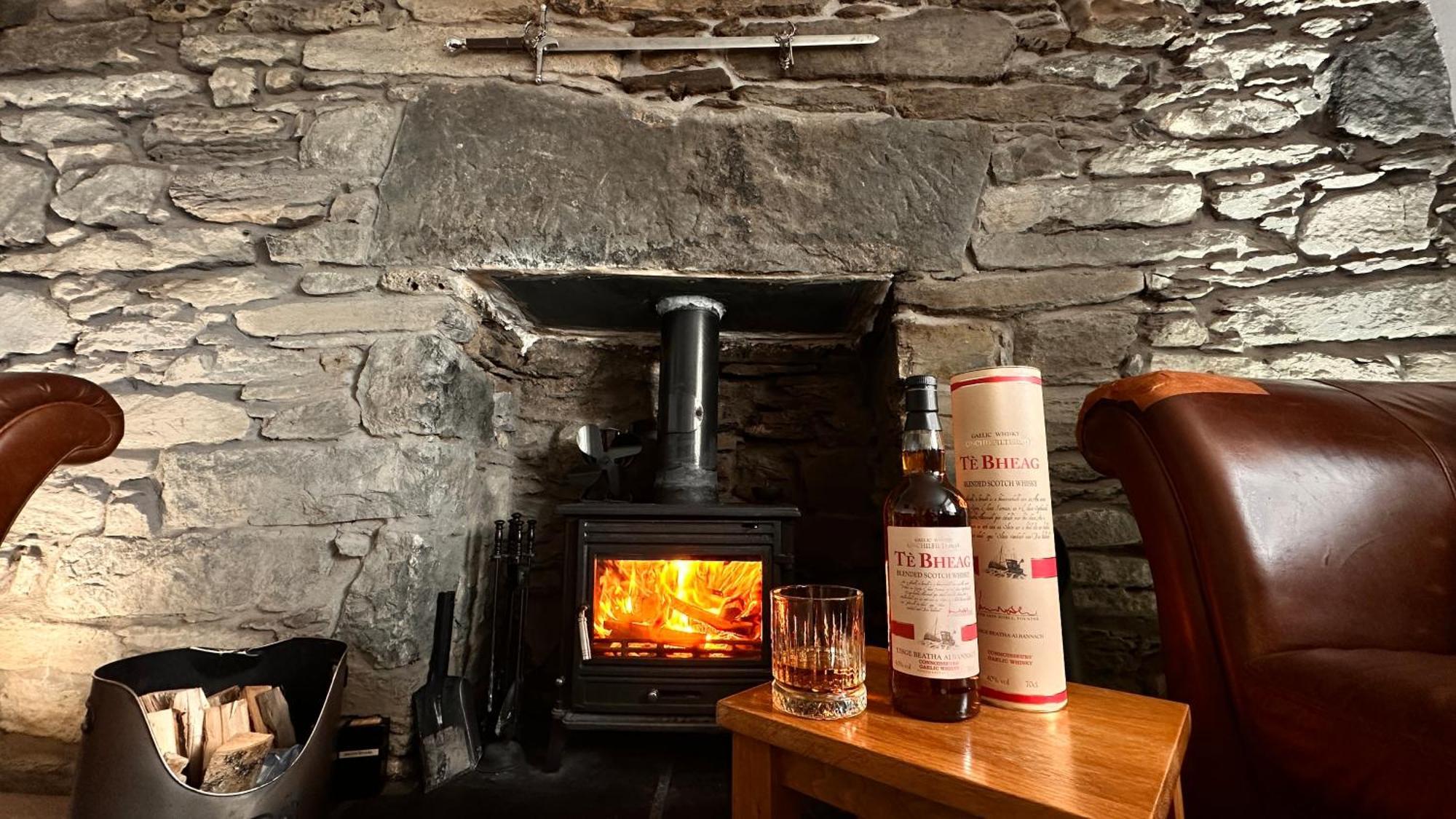 Carnmhor, Isle Of Skye - Stunning 242 Year Old Cottage On Its Own Sea Shore! Breakish Extérieur photo