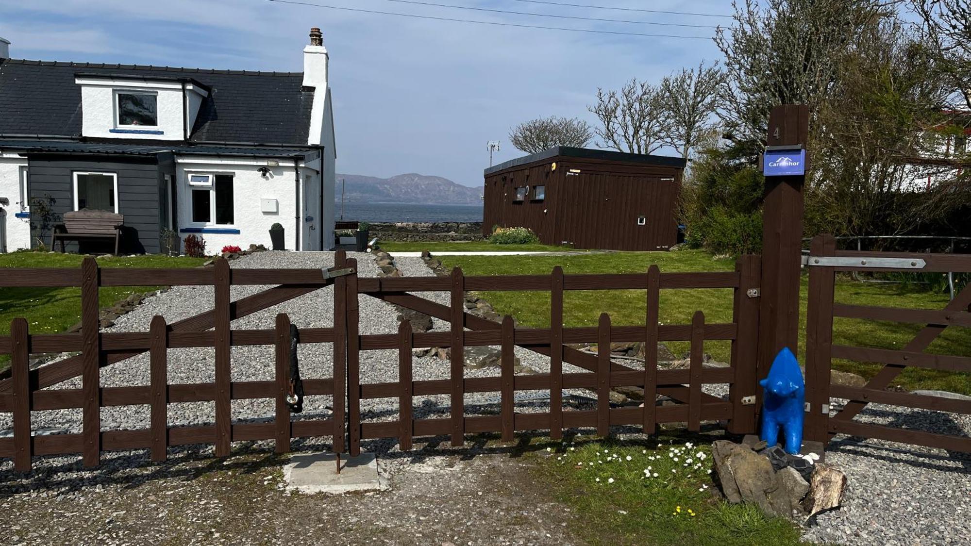 Carnmhor, Isle Of Skye - Stunning 242 Year Old Cottage On Its Own Sea Shore! Breakish Extérieur photo